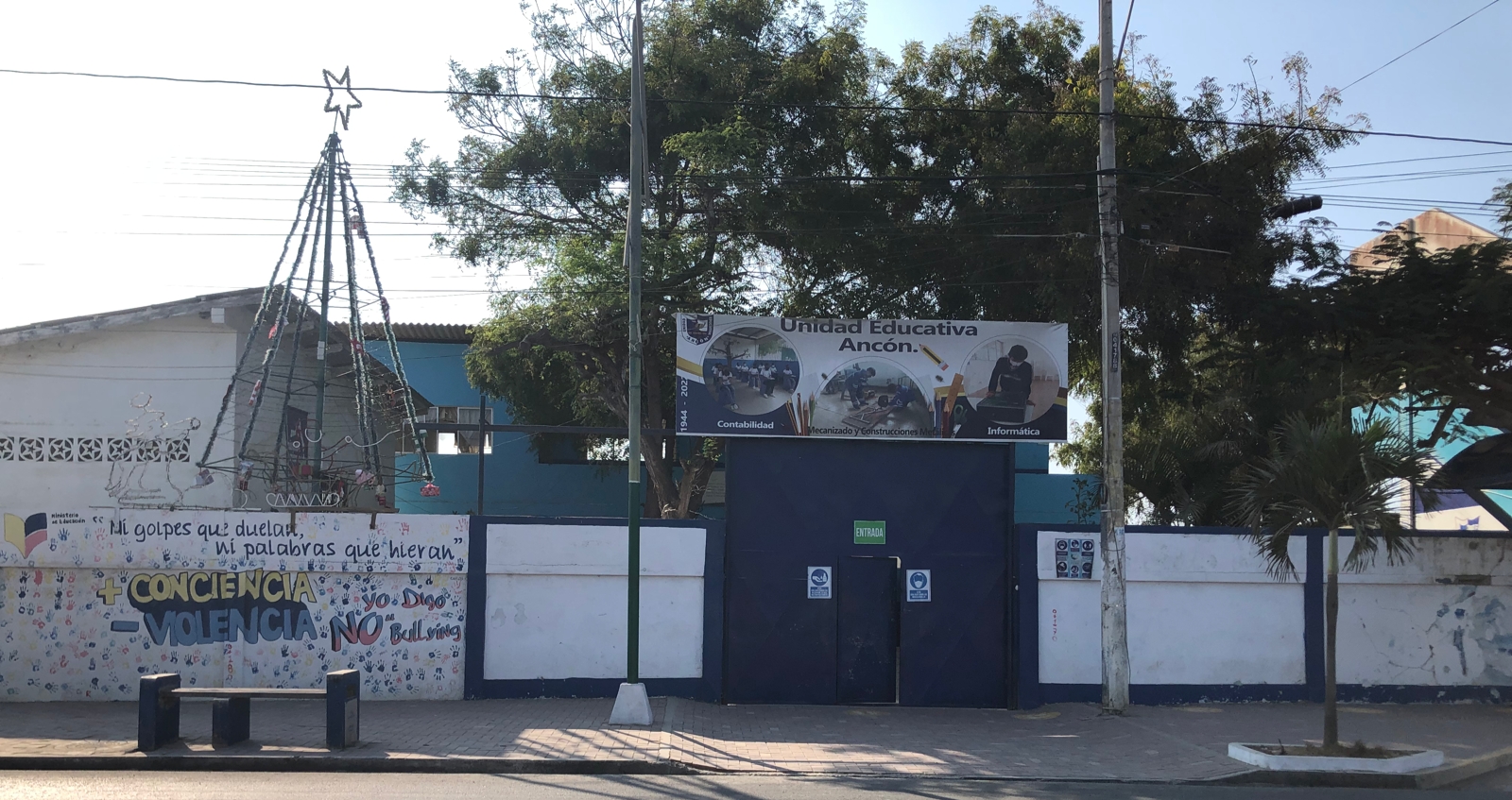 entrada del UEA
